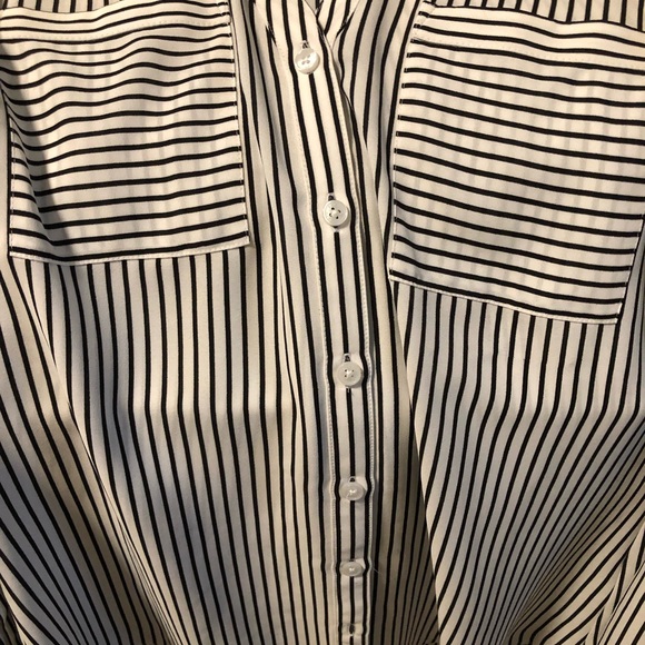 🍒HOST PICK🍒 EXPRESS PORTFOLIO - Picture 5 of 7